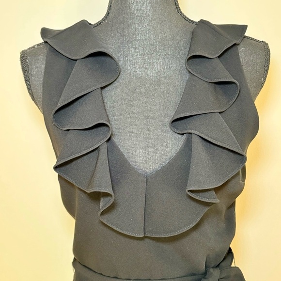 NWT Elizabeth and James Shenzie Black Sleeveless Romper Ruffle‎ v-neck Size 4 - Picture 3 of 9
